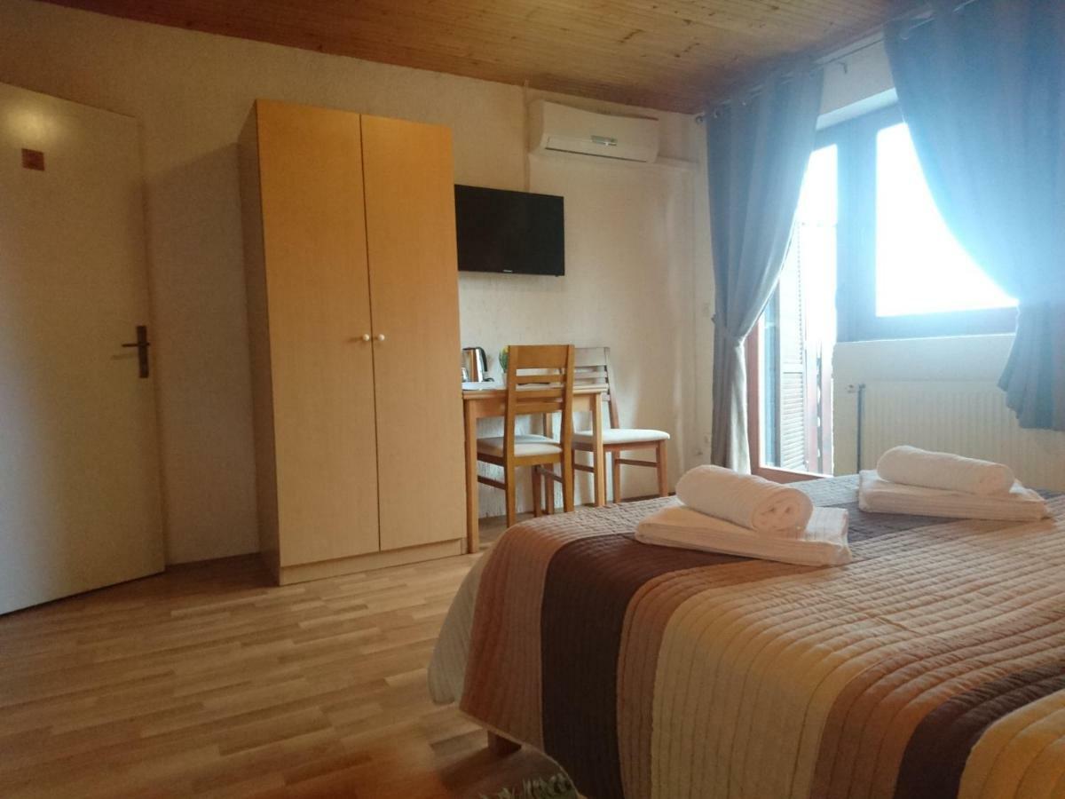 House Viktoria Hotel Seliste Dreznicko Eksteriør billede