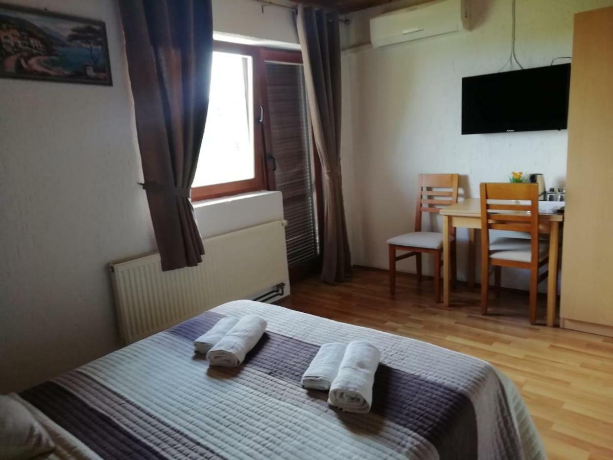 House Viktoria Hotel Seliste Dreznicko Eksteriør billede